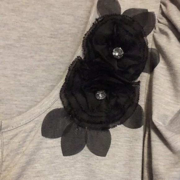 Cute top - Picture 3 of 4